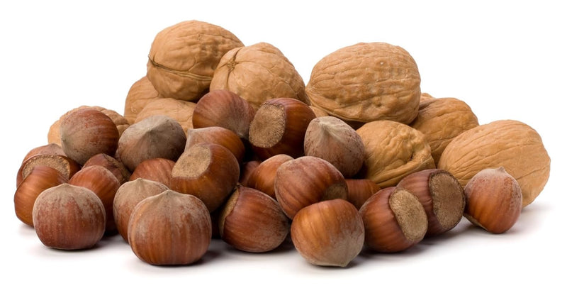 Nocciole e noci con guscio